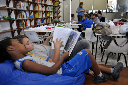 As crianças já criaram em Campos o hábito pela leitura (Foto: César Ferreira)