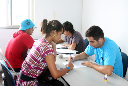 Um grande número de pessoas tem procurado os locais de inscrição (Foto: Check)