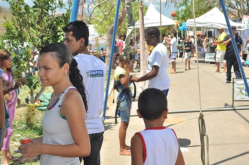 O Projeto Brincadeira de Criança está garantindo a diversão da garotada no Farol neste Dia das Crianças (Foto: Antônio Leudo)