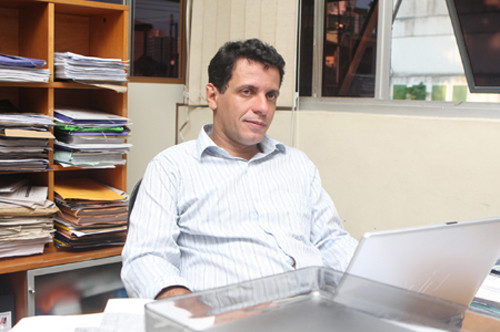 O secretário de Administração e Recursos Humanos, Fábio Ribeiro, explicou que as secretarias e fundações municipais receberam a urna e elegeram seus servidores do ano 2010 (Foto: Roberto Joia)