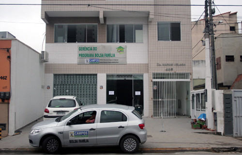 O prédio do Bolsa Família está situado na Avenida José Alves de Azevedo (Beira-Valão) (Foto: Antônio Leudo)