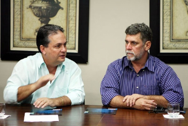 Prefeitos Nelson Nahim e Armando Carneiro se reúnem nesta quarta-feira ao meio-dia (Foto: Arquivo)