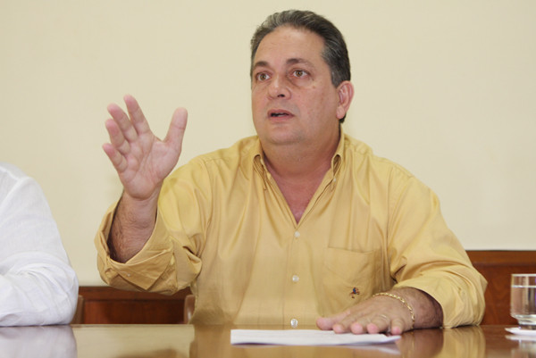 Prefeito determinou a antecipação do pagamento, devido ao feriado do Dia do Servidor Público (Foto: Roberto Joia)