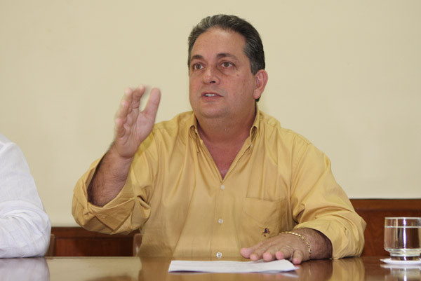 O Prefeito vai assinar a lei nesta quarta-feira, durante a diplomação dos agentes (Foto: Roberto Joia)