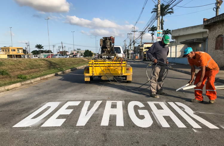 Faixas de pedestres são pintadas em Ipumirim para melhorar a