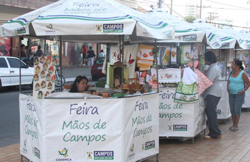 Esta semana, a feira continuará funcionando na Rua Alvarenga Filho, no estacionamento ao lado do Palácio da Cultura (Foto: Hugo Prates)