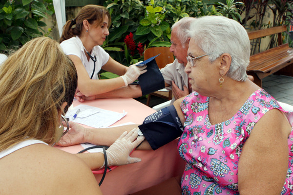 Uma equipe do programa estará na Praça São Salvador realizando testes de glicemia, medição de pressão arterial e orientando sobre as formas de prevenção da doença (Foto: Gerson Gomes)