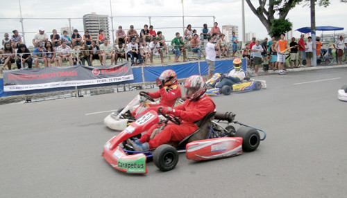 A competição, que reuniu centenas de pessoas, aconteceu em pista montada na Orla 1, no Jardim Carioca, em Guarus (Foto: Divulgação)