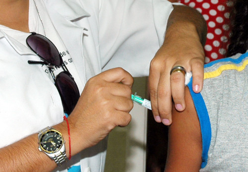 Cerca de 5 mil já receberam a vacina, que é gratuita e altamente eficaz na prevenção de doenças como câncer de colo de útero, de vulva e de vagina, além de verrugas genitais (Foto: Check)