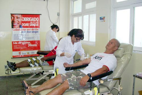 O Banco de Sangue está precisando de todos os tipos sanguíneos, mas está com uma carência maior pelos tipos negativos (Foto: Divulgação)