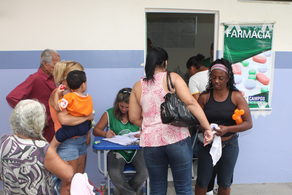 Desde as 9h deste sábado (27), esta sendo realizada a 27ª edição do Programa Prefeitura Presente, na Escola Municipal Doutor Luiz Sobral (Foto: Roberto Joia)