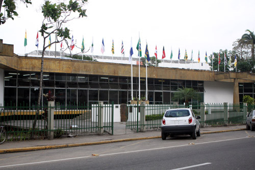 A exposição conta com o trabalho literário dos três acadêmicos pedralvenses, José Viana Gonçalves, José Gurgel dos Santos e Aldiney de Souza Sá, o Neguinho (Foto: Roberto Joia)