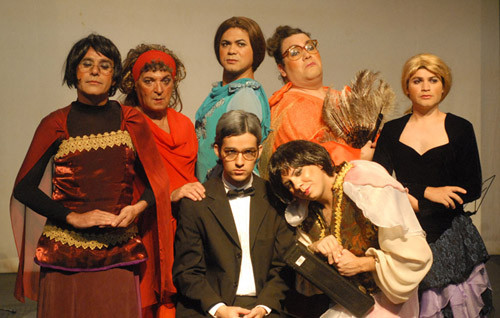 A trama do dramaturgo francês Jean Anouilh traz divertidas mulheres para o palco em histórias que vão conquistar e divertir a platéia (Foto: Divulgação)