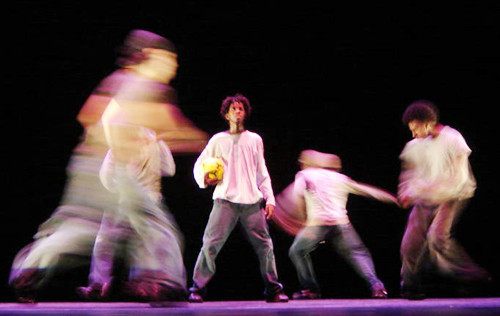 A apresentação tem muita música e dança para os jovens (Foto: Divulgação)