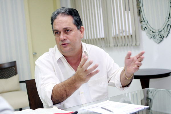 prefeito ressalta que a Educação é uma prioridade de seu governo e que tem investido em melhorias como  merenda escolar de qualidade e o fornecimento de kits escolares completos, com uniformes e material didático (Foto: Gerson Gomes)
