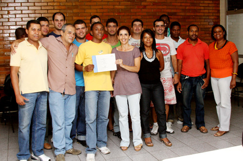 Os novos taifeiros se reuniram no Senac para apanhar os diplomas (Foto: Gerson Gomes)