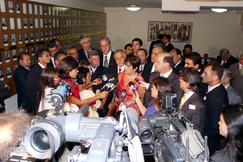 Após a audiência com o presidente do STF, ministro Gilmar Mendes, a prefeita Rosinha declarou, em entrevista coletiva à imprensa, a confiança na justiça (Foto: Divulgação)