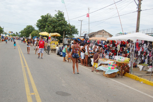 As inscrições para os ambulantes que desejam atuar na Festa de Santo Amaro, que acontece em janeiro, no distrito que tem o nome do santo, serão realizadas neste sábado (Foto: Hugo Prates)