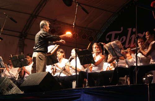 Para fechar a programação, uma cantata de Natal especial vai acontecer domingo (19), no palco oficial, montado na Praça São Salvador (Foto: Antônio Leudo)