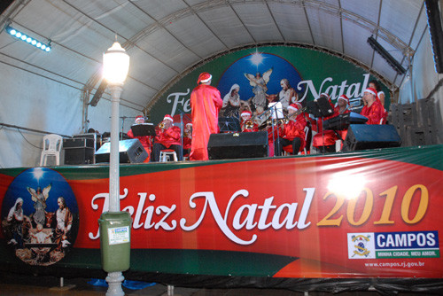 Para fechar a programação, uma cantata de Natal especial vai acontecer no palco oficial, montado na Praça São Salvador (Foto: Antônio Leudo)