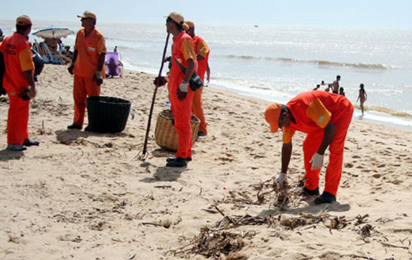 Um mutirão foi realizado para preparar o balneário para receber os turistas e veranistas (Foto: Antônio Leudo)