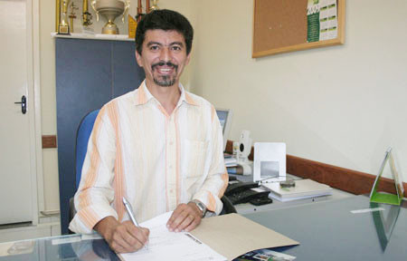 Segundo o secretário Zacarias Albuquerque, o objetivo é promover efetivamente o cumprimento da lei estadual 5131/ 2007, que dispõe sobre os procedimentos a serem adotados para o descarte das lâmpadas (Foto: Francisco Isabel)