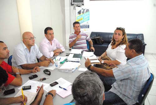 Representantes da Secretaria de Saúde, Guarda Municipal e Emut se reuniram na sede da Fundação de Esportes com os diretores da instituição (Foto: Divulgação)