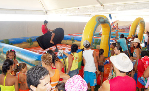 Além de pintura de rosto, oficinas de dobradura, modelagem, pintura no papel, dança, modelagem em argila, jogos de mesa, jogos de sabão e cantinho de estórias, serão oferecidos brinquedos, como touro mecânico e carrossel. (Foto: Gerson Gomes)