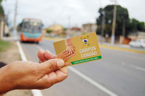 Neste período de verão, o cartão tem sido usado intensamente nos finais de semana, quando as visitas a praia de Farol de São Tomé e a Lagoa de Cima ficam ainda mais fáceis (Foto: Gerson Gomes)