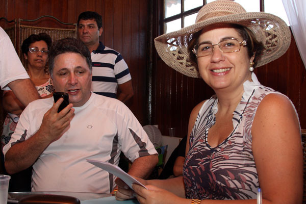 A prefeita estava acompanhada pelo marido, o deputado federal, Anthony Garotinho, e secretários municipais (Foto: Gerson Gomes)