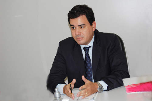 Procurador Geral do Município, Francisco de Assis Filho, fala sobre a nova data de inscrição (Foto: Antônio Leudo)