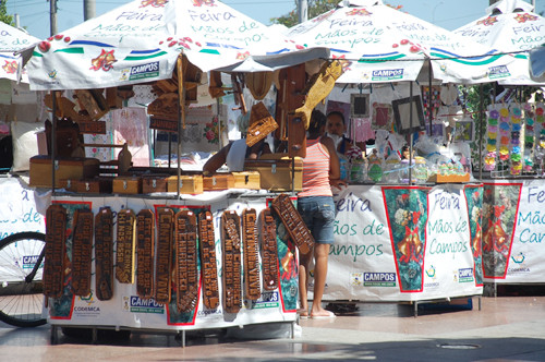 De quinta-feira a sábado, os artesãos estarão comercializando seus produtos das 9h às 22h (Foto: Gerson Gomes)