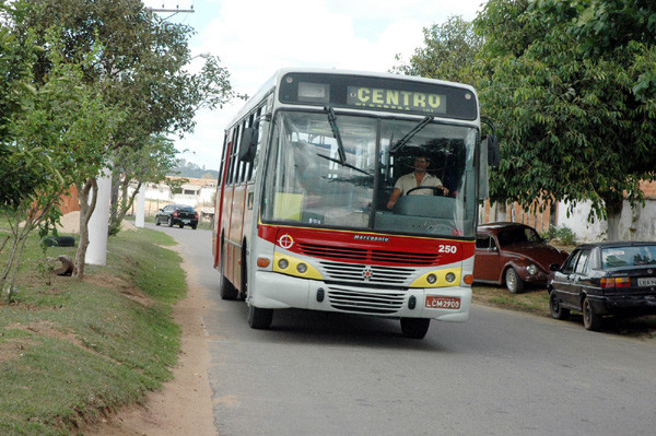 Só para o setor de transportes coletivos, são 80 vagas, sendo 50 para motoristas de ônibus e 30 para cobradores (Foto: Check)