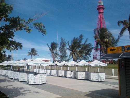 Os trabalhos devem começam a ser expostos neste sábado (22), quando é esperado um grande fluxo de moradores e veranistas em busca de artigos artesanais nas 15 barracas montadas (Foto: César Ferreira)