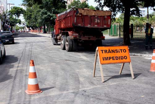 A reforma se deve ao desgaste que a pista sofreu com o grande movimento dos ônibus de linhas interdistritais e intermunicipais e com a circulação, durante todo o dia, dos passageiros (Foto: Hugo Prates)