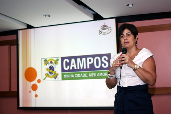 A Prefeita Rosinha Garotinho falou para funcionários da saúde e secretários (Foto: César Ferreira)