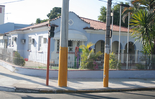 Cerca de 100 pessoas já se vacinaram esta semana Centro de Referência e Tratamento da Criança e do Adolescente (CRTCA 2), que funciona na antiga Apic (Foto: Antônio Leudo)