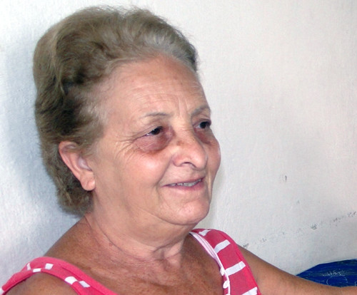 A aposentada Zelita Perdome Mariano, 62 anos, está entre os pacientes que farão a cirurgia na próxima semana (Foto: Divulgação)