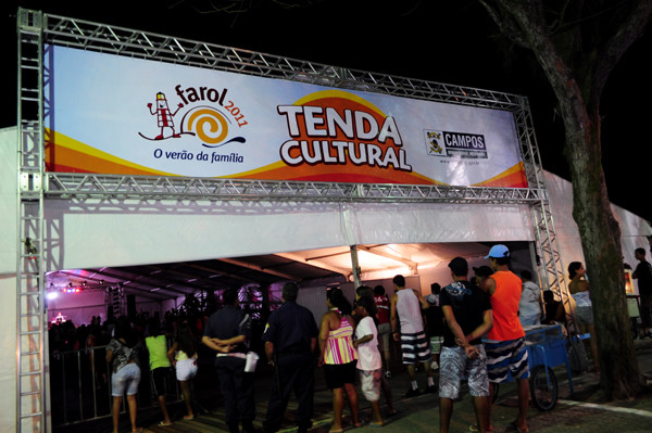 A partir das 20 horas se apresentam na Tenda Cultural os Cowboys do Forró e Neiva Brasil (Foto: César Ferreira)