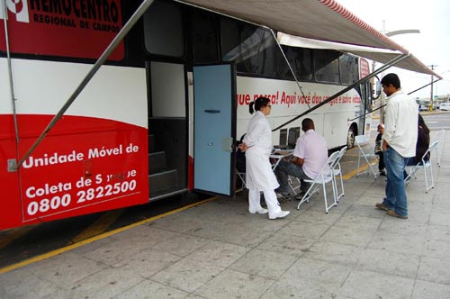 O ônibus participa do Projeto Assim que se faz, de Ação Social e Cidadania Integral, em parceria com o município (Foto: Antônio Leudo)