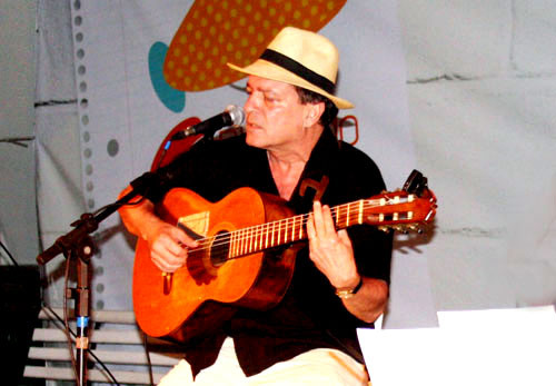 O violonista internacional lança novo CD ?Sambanovo? nesta quarta-feira (09), às 20h, no Auditório Amaro Prata Tavares, no Palácio da Cultura e, na quinta (10), na Tenda Cultural do Farol (Foto: Antônio Leudo)