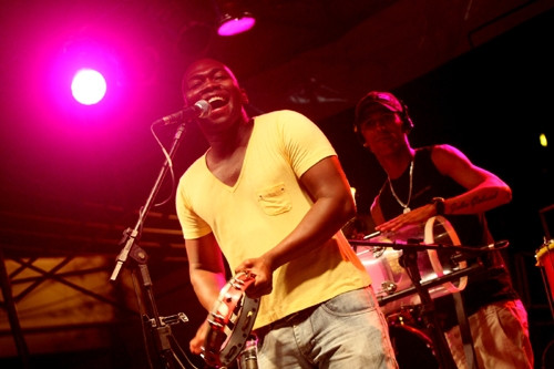 Na comunidade da Baleeira, o grupo Ébano se apresenta às 22h deste sábado (Foto: Carlos Grevi)