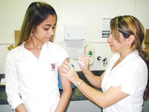 Apesar da vacinação dos funcionários do HGG prosseguir até a próxima sexta-feira (25), o ônibus não vai estar no hospital apenas na quinta-feira (25), mas uma equipe permanecerá atendendo no local (Foto: Divulgação)