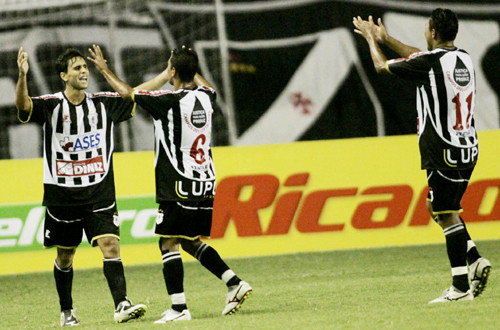 O time de Campos venceu o Vasco por 3x2 (Foto: Gilvan de Souza/Lancepress)