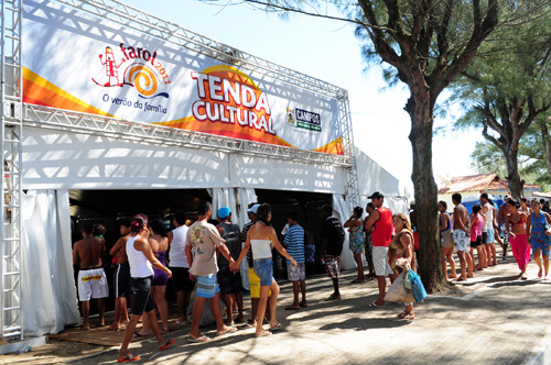 No show marcado para começar às 20h, na Tenda Cultural, Sabrina promete colocar o público para dançar ao som do melhor do forró (Foto: César Ferreira)