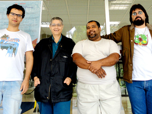 Os músicos campistas do Grupo Poeira D\'Água vão mostrar todo o seu talento e sua música original nesta quinta-feira (24), na Tenda Cultural da Praia do Farol de São Thomé (Foto: Divulgação)