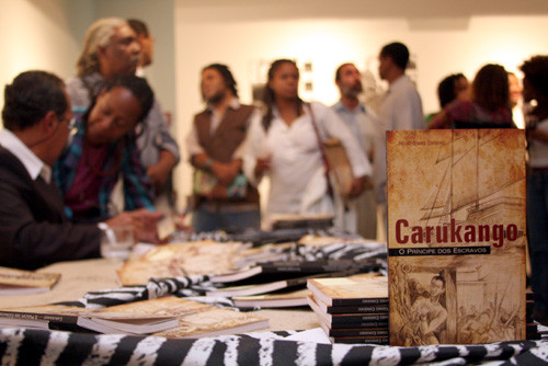 O livro do pesquisador e escritor campista Hélvio Cordeiro foi lançado pela fundação na Exposição Agropecuária e Industrial do Norte Fluminense (Expoagro), em 2009 (Foto: Roberto Joia)