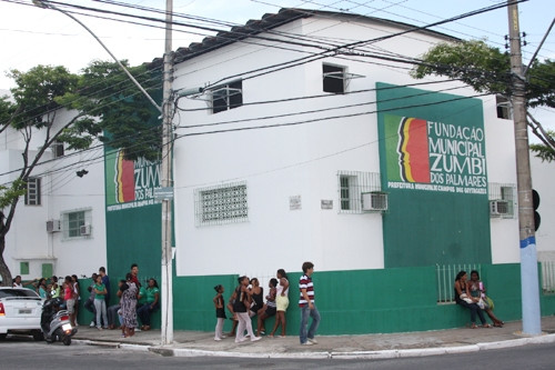 A quadra de basquete de rua e atividades urbanas possui as mesmas dimensões de uma quadra padrão para a prática deste esporte, cerca de 12m x 22m (Foto: Gerson Gomes)