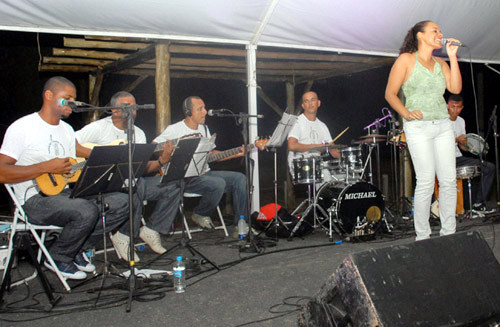 A cantora Maria Fernanada fará show de samba no estande do Turismo (Foto: Divulgação)