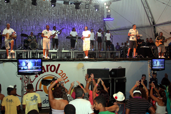 Grupo Revelação Ao Vivo No Morro (2009)